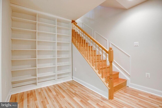 Building Photo - 7025 Little Leaf Linden Ln