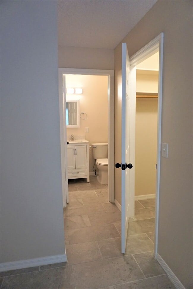 Building Photo - Clermont 2/2 Duplex with Lakeview