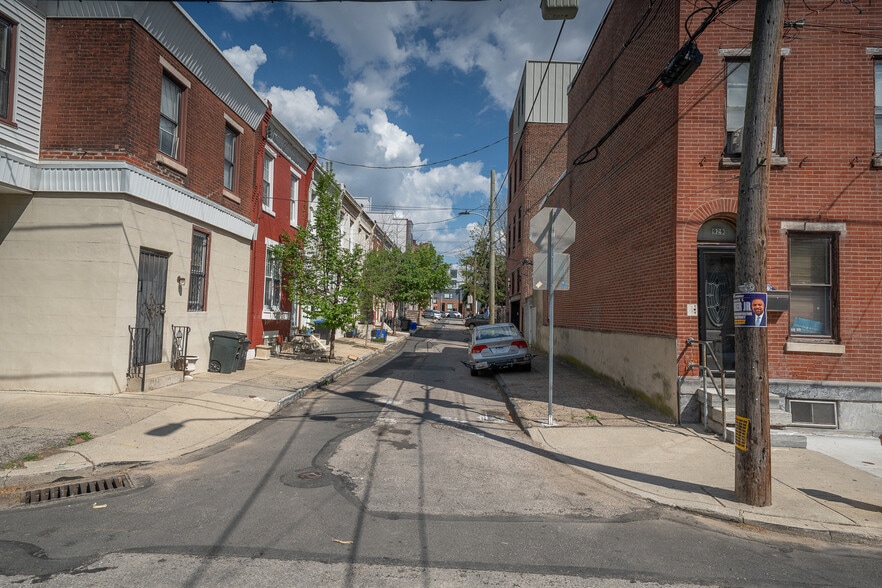 Building Photo - 2747 Harper St