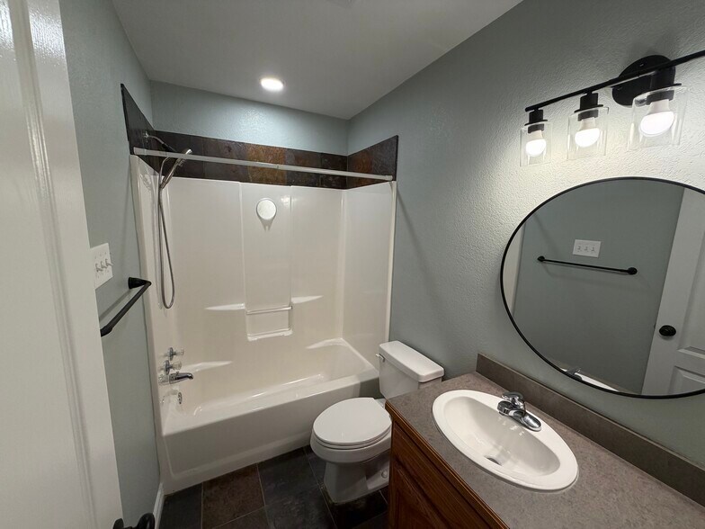 Hall Bath - 421 W Thomas St