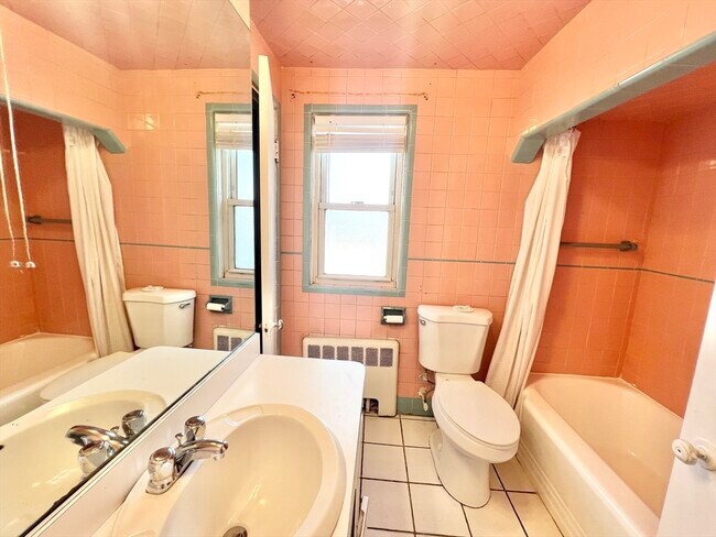 Building Photo - 140 Ferry St