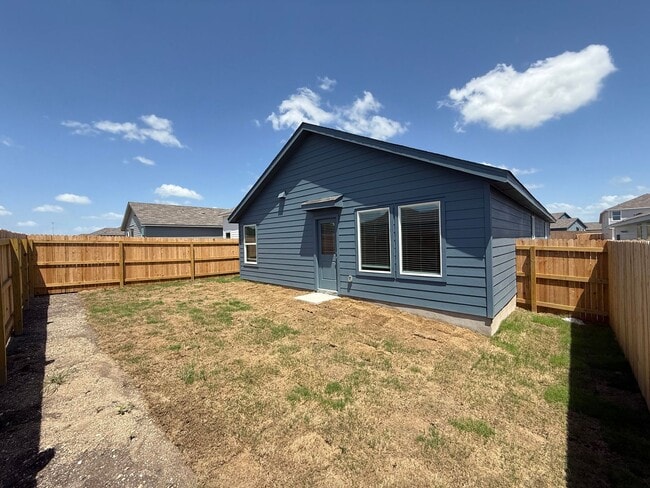 Building Photo - Brand New 4bd/2ba in Prime Location