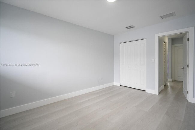 Building Photo - 1850 S Treasure Dr