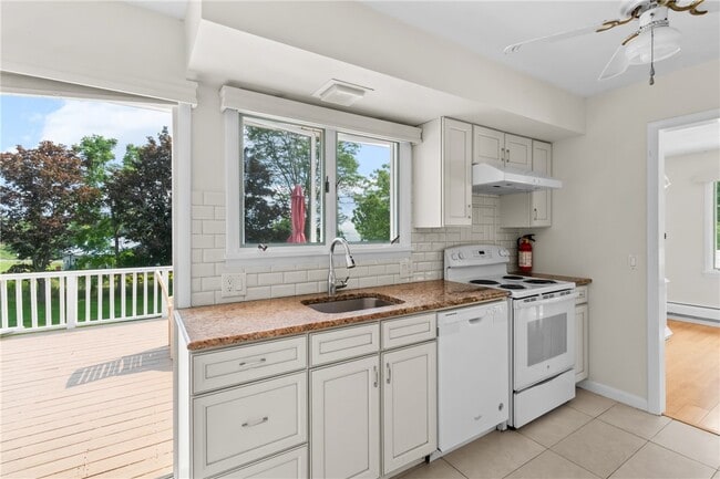 Building Photo - 137 Honness Ln