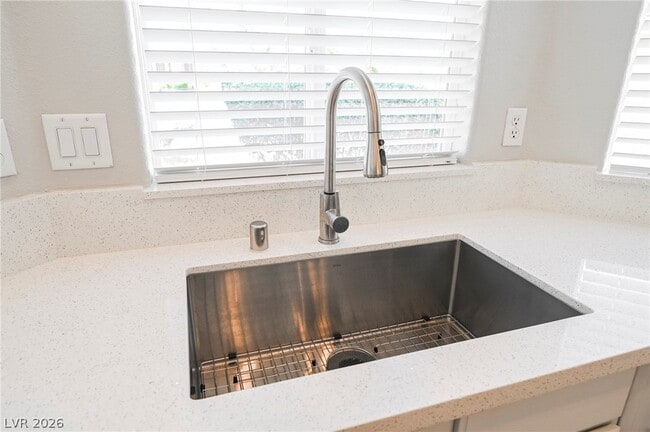 Building Photo - 490 Beaconwood St