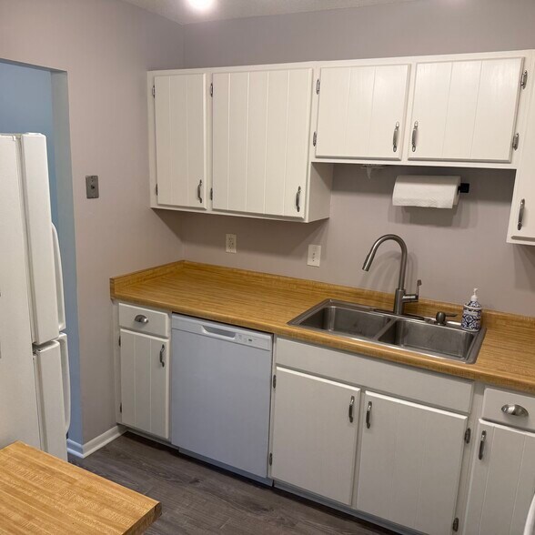 Building Photo - 240 W Eagle Lake Dr