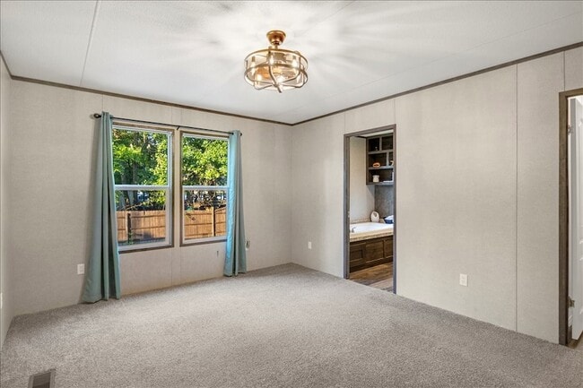 Building Photo - 409 Willow Dr