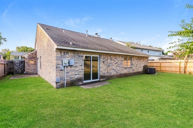 Building Photo - 18115 Brooknoll Dr