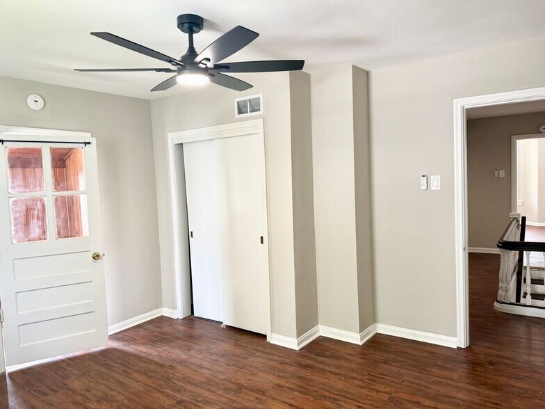 Building Photo - 1928 Macklind Ave