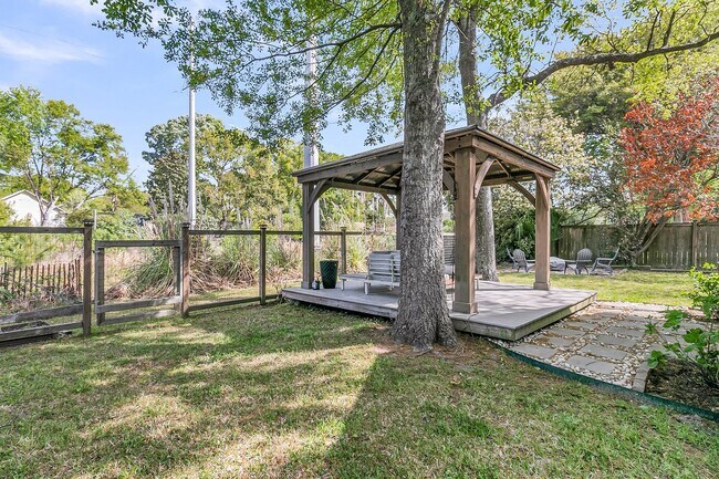 Building Photo - Charming 3 Bedroom, 2 Bath Home off of Longpoint in Mount Pleasant!