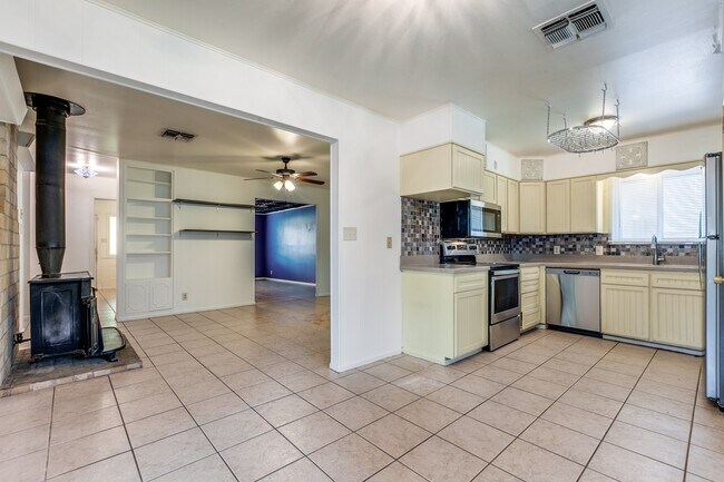 Building Photo - 123 Stardream Dr