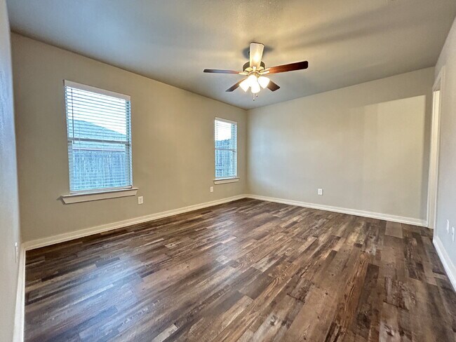 Building Photo - Stunning Duplex in Shallowater!