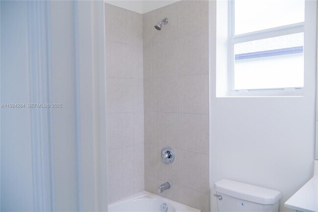 Building Photo - 27651-27155 SW 155th Ct