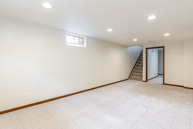 Building Photo - 321 Rockwell Ave