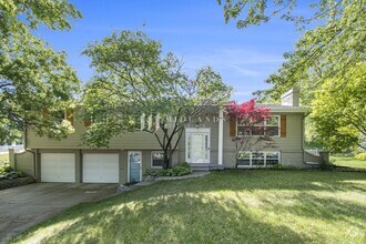 Building Photo - 4 Bedroom Meadow Lane Home