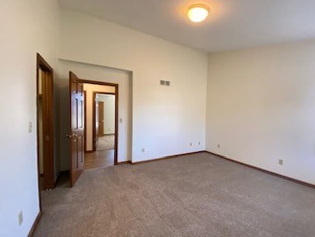 Building Photo - 3 Bedroom/2 Bathroom Home in the Gardens!