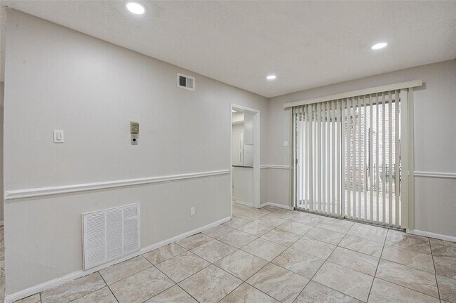Building Photo - 7900 Westheimer Rd