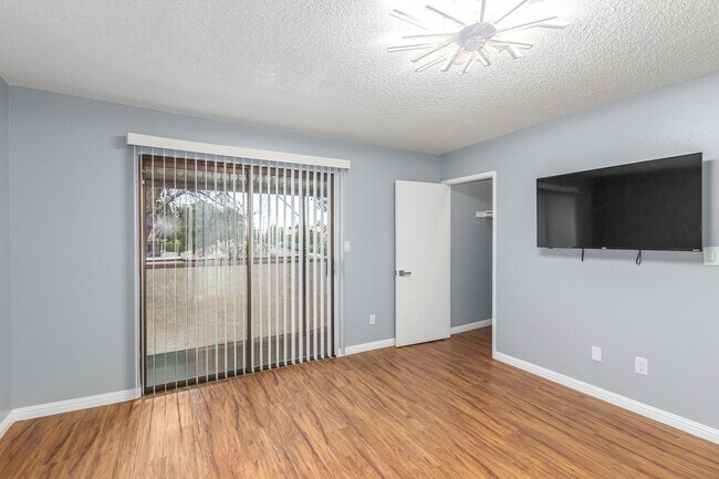 Building Photo - Remodeled 2 bedroom unit just minutes from...