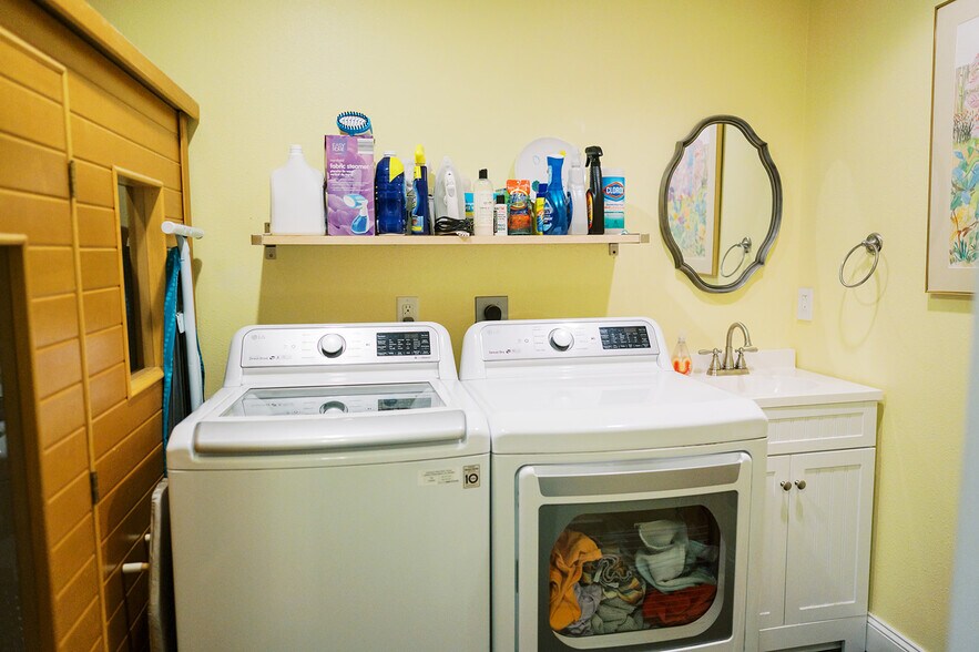 Laundry/Sauna - 2301 Jessup Cir