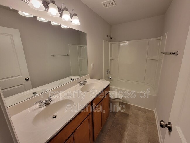 Building Photo - 833 Royal Red Ct