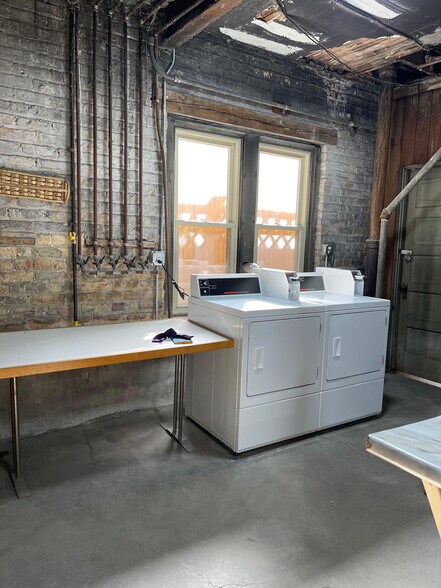 Building Photo - 1640 W Estes Ave