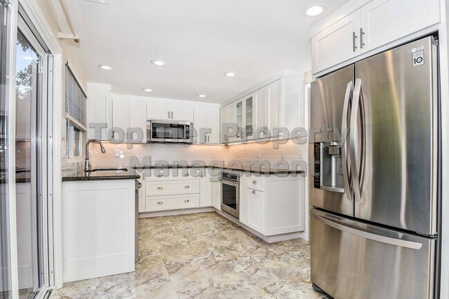 Building Photo - Beautiful 3 Bd/2.5 Ba/1697 sf Walnut Creek townhouse in desirable neighborhood! Available April 1st!