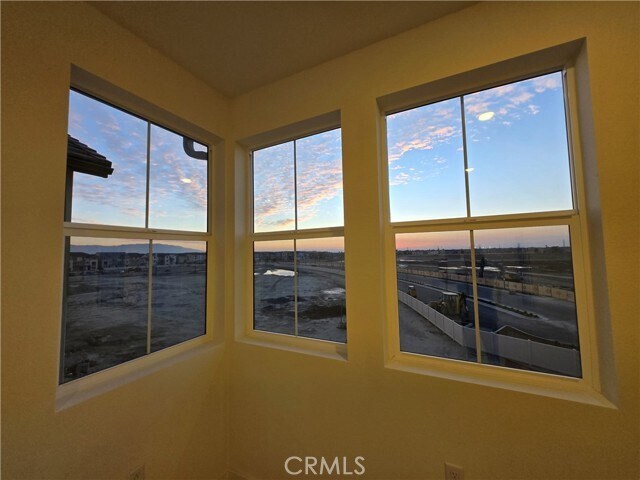 Building Photo - 5961 Huntington Dr