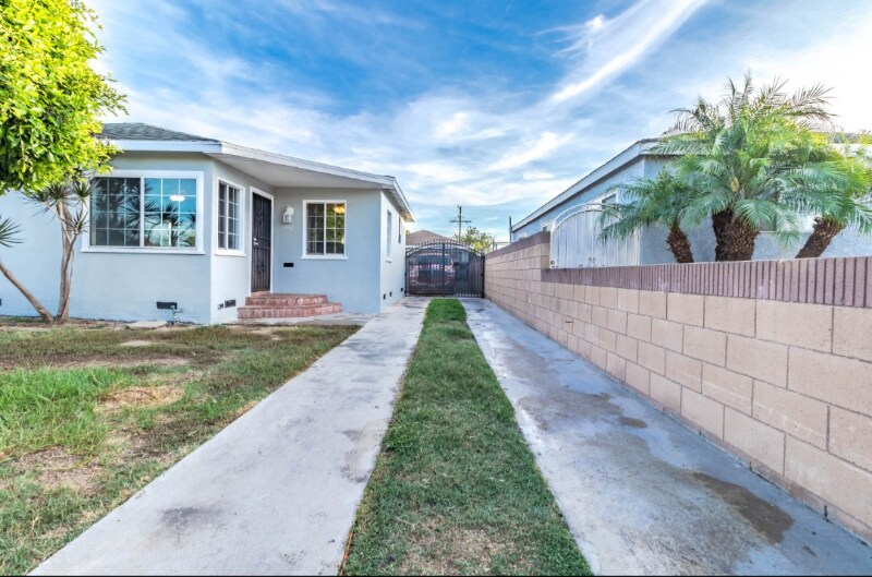 Building Photo - 930 W 130th St