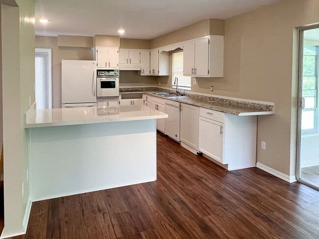 Building Photo - Pet Friendly 3BR/2BA NW Gainesville Home - Available mid-July!