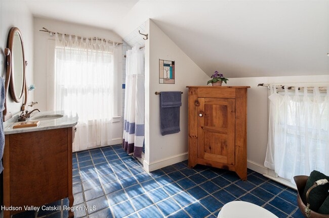 Building Photo - 703 Church Ave