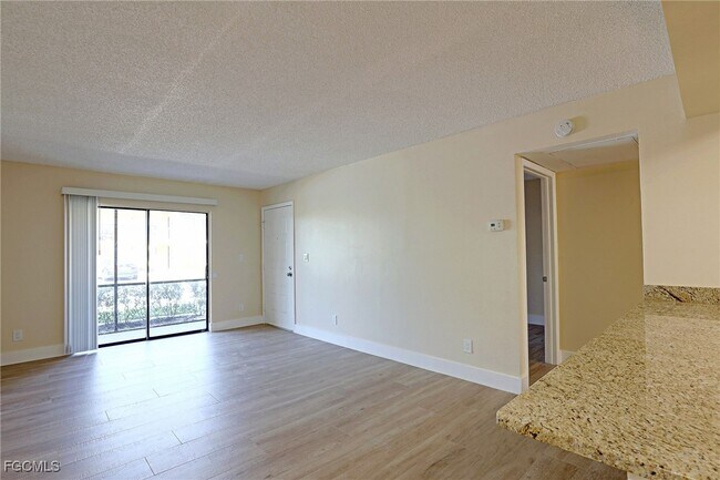 Building Photo - 5331 Summerlin Rd