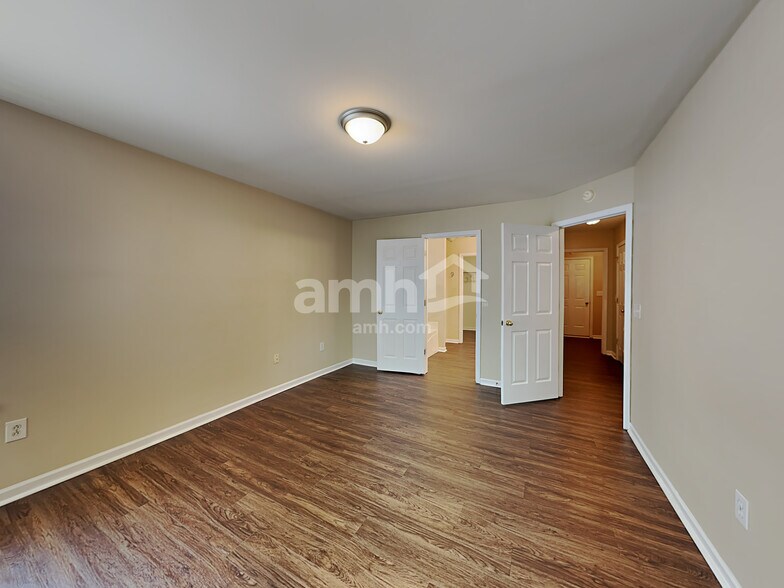 Building Photo - 103 Hawkesbury Rd