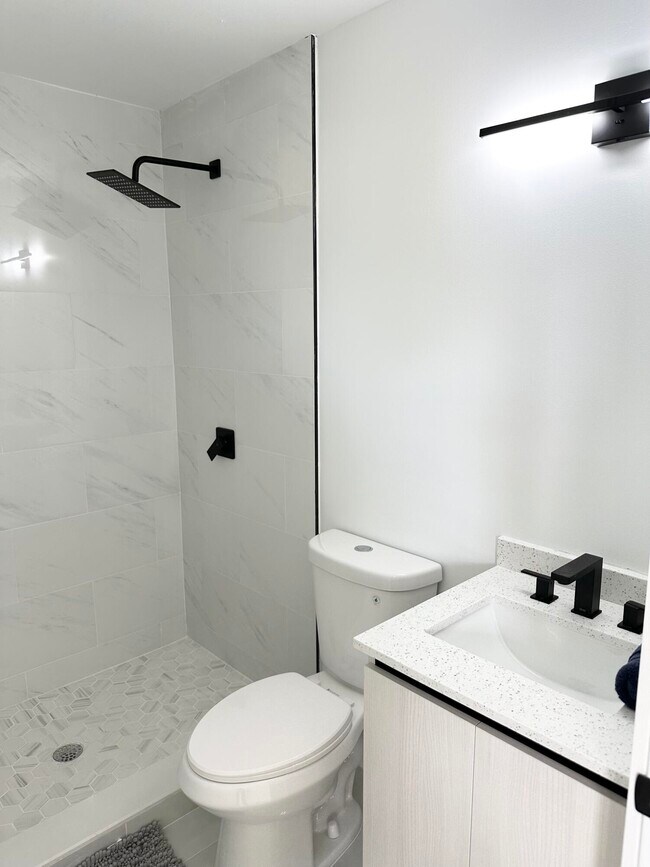 Building Photo - 10033 Winding Lake Rd