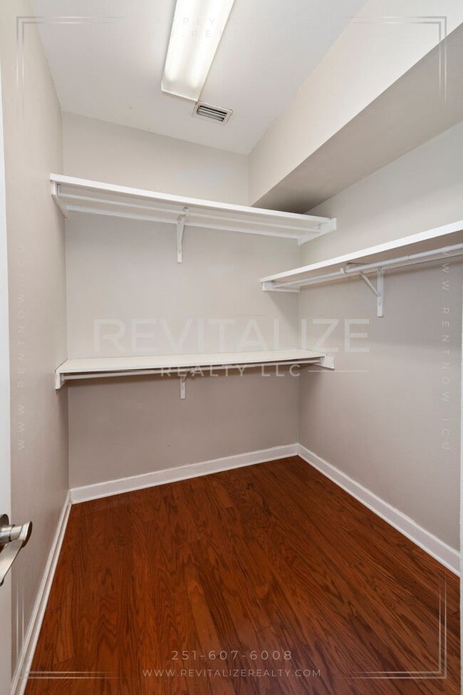 Building Photo - 3 Bed 3 Bath Townhome in West Mobile