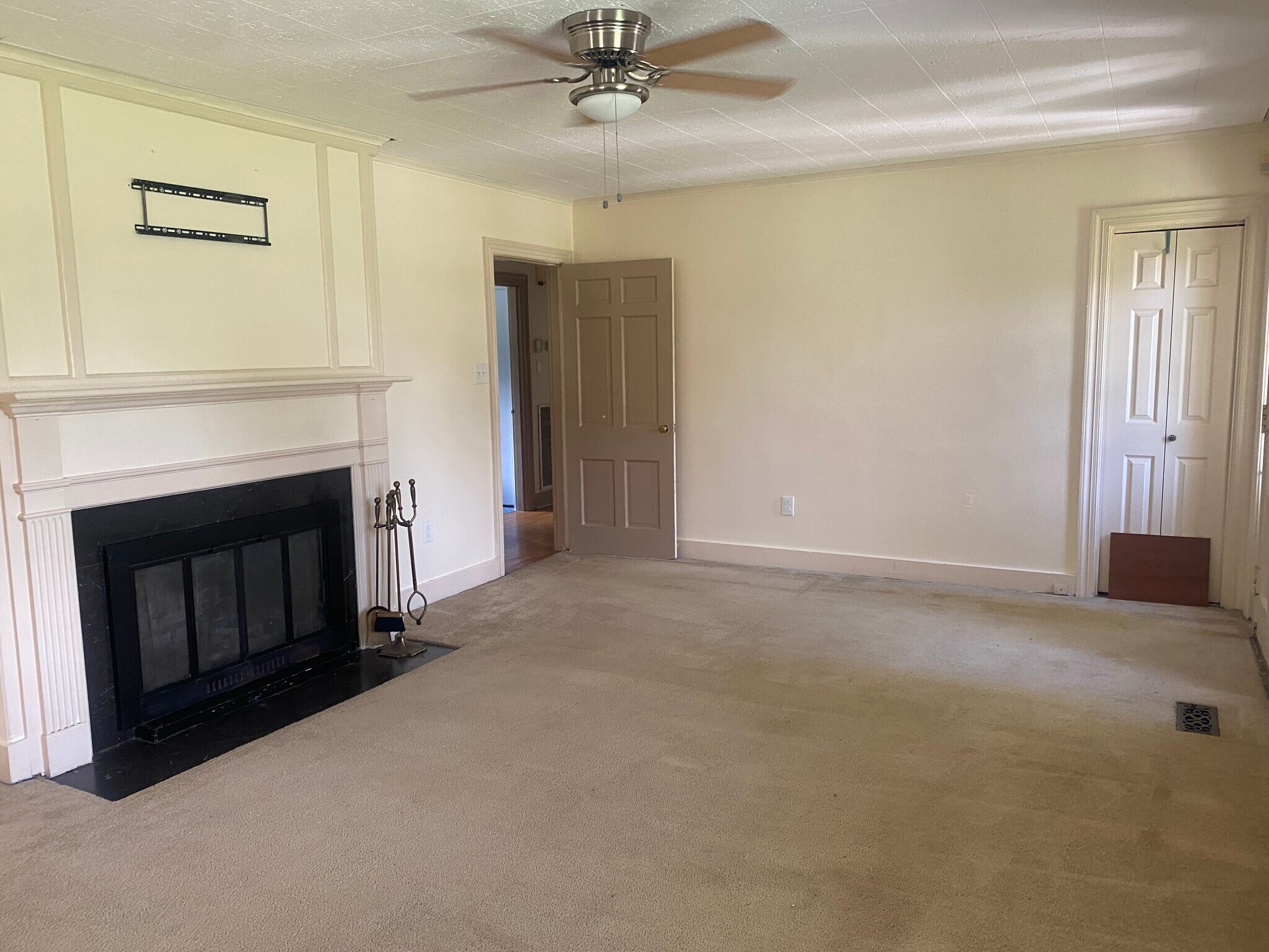 Building Photo - 3627 Riverview Dr