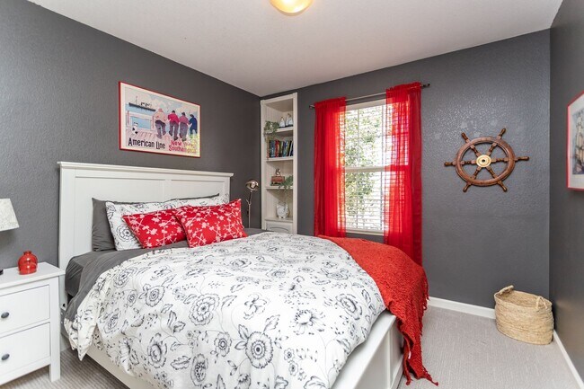 Building Photo - Charming Monument Retreat with  Private Ba...