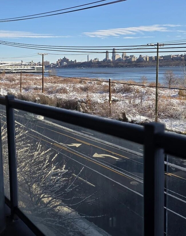 Building Photo - 8125 River Rd