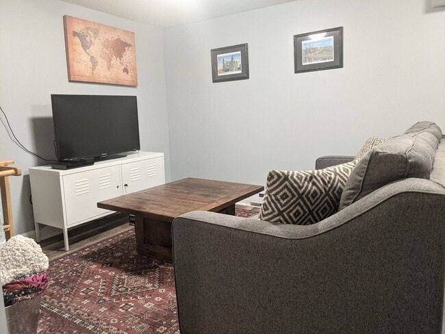 Building Photo - Crescent Hill  Charming Three Bedroom Bung...