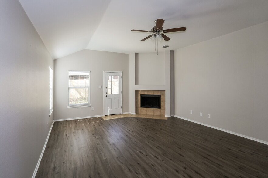 Building Photo - 4720 Fox Sedge Ln