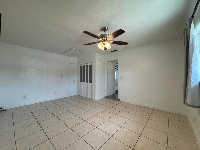 Building Photo - 3/2 Pool Home in Deltona Lakes
