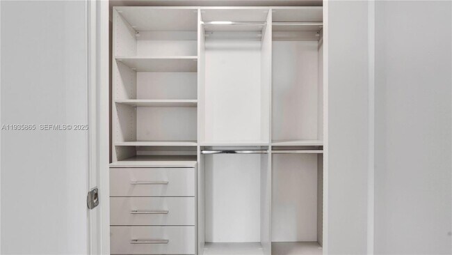 Building Photo - 555 NE 34th St