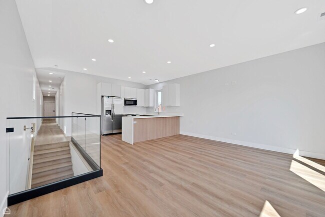 Building Photo - 2626 W 21st St