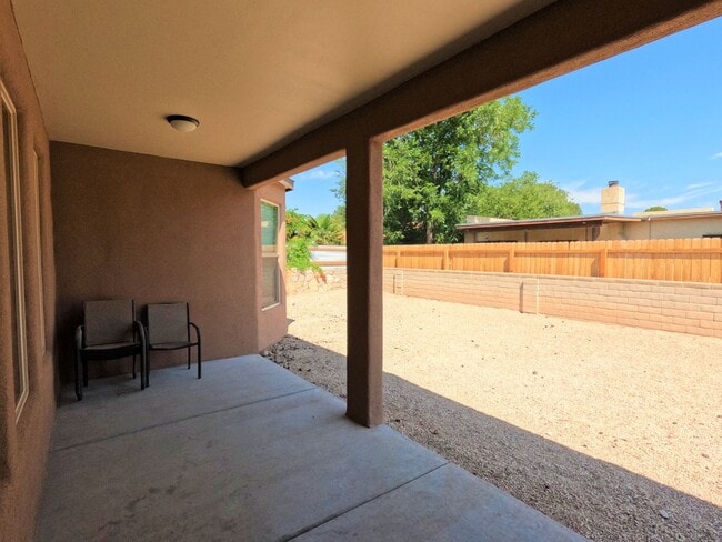 Building Photo - 928 Flora Vista Dr