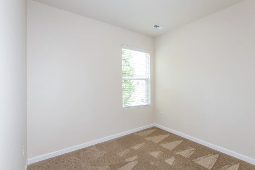 Building Photo - 5605 Twin Brook Dr