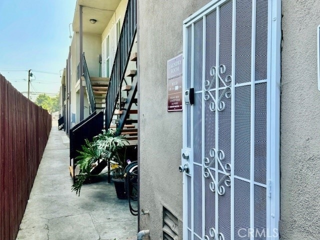 Building Photo - 815 N Rose Ave