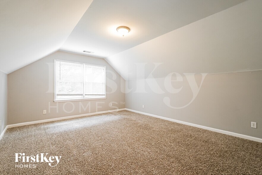 Building Photo - 1520 Maplewood Ct