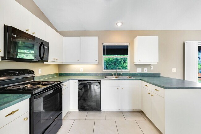 Building Photo - Your Next Home Is Here – 3BR/2BA in San Ca...