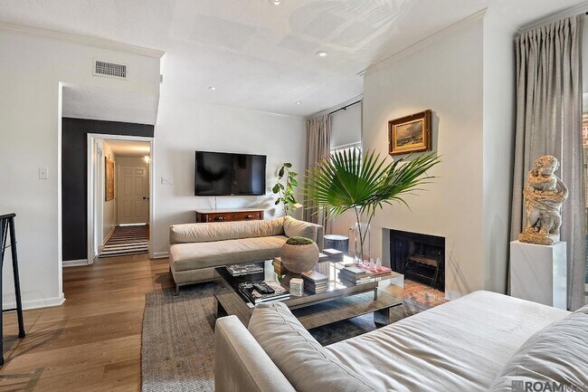 Building Photo - 7640 Lasalle Ave