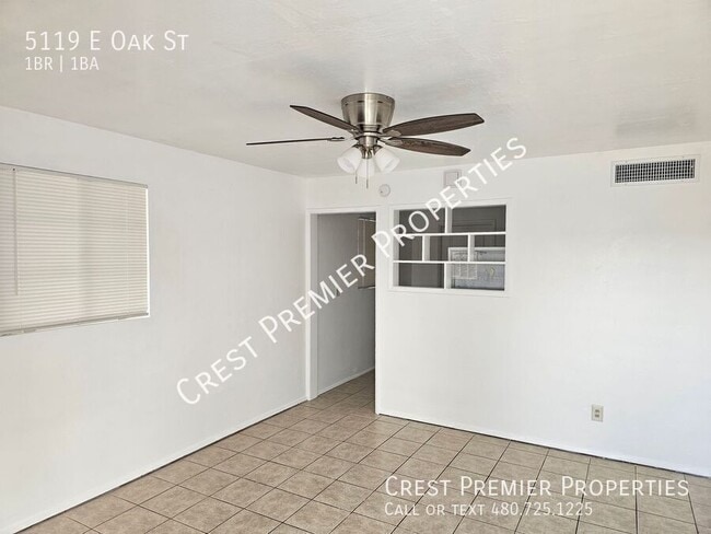 Building Photo - 5119 E Oak St