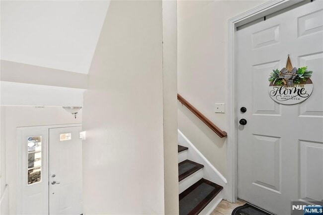 Building Photo - 110 Redwood Ave